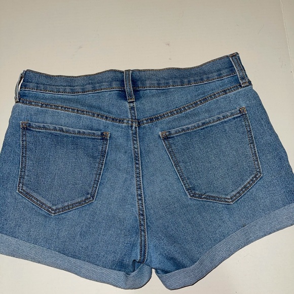 OLD NAVY mid rise denim shorts. Women’s Size 6 - Picture 4 of 4